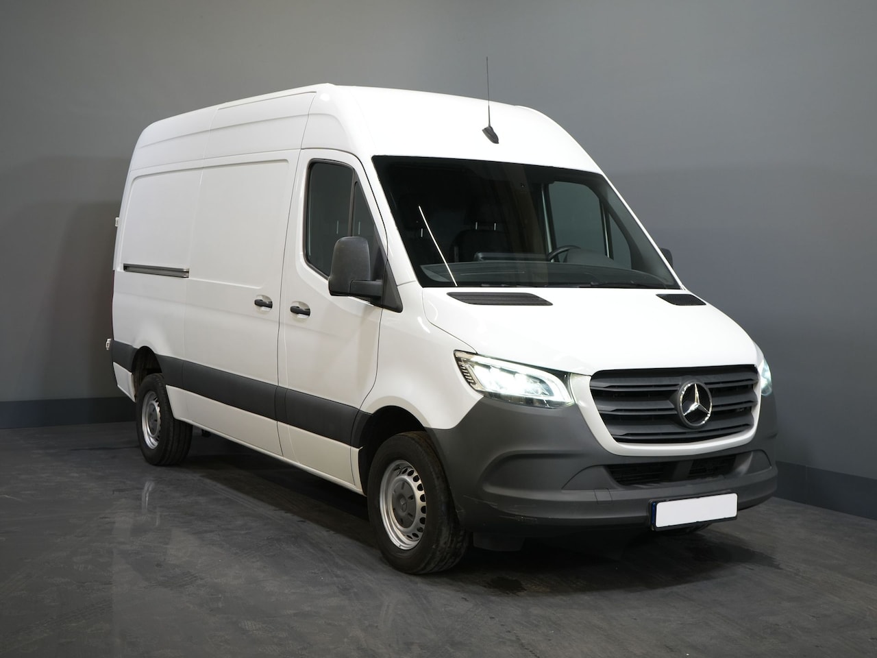 Mercedes-Benz Sprinter - 316 2.2 CDI Aut. L2H2 EXPORT ONLY RWD LED/ Gev.Stoel/ Cruise/ Trekhaak - AutoWereld.nl