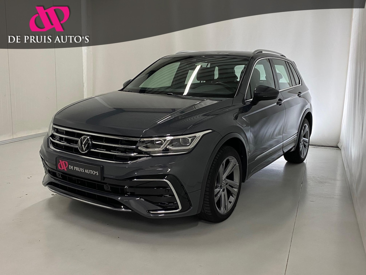 Volkswagen Tiguan - 1.4 TSI eHybrid R-Line Business+ 180 KW Camera Trekhaak wegklabbaar Matrix Koplampen 19 In - AutoWereld.nl
