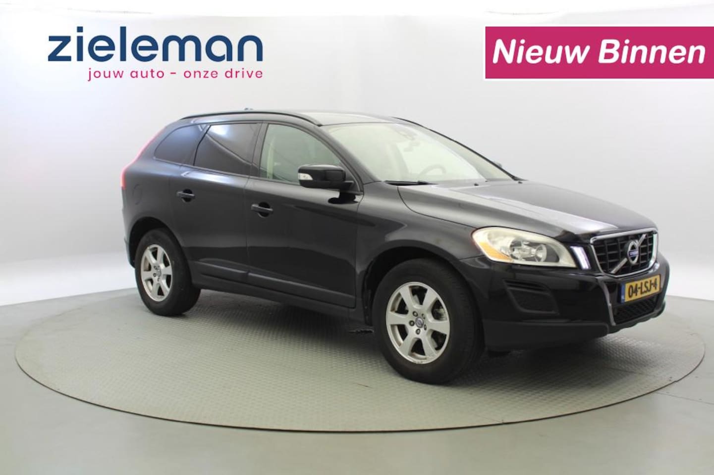 Volvo XC60 - 2.0 D3 Kinetic Automaat - Navi, Clima, Cruise, Trekhaak - AutoWereld.nl