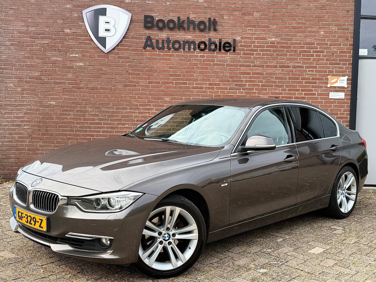 BMW 3-serie - 320i Luxury 320i Luxury, Nwe Distributieketting (NL-auto NAP) - AutoWereld.nl