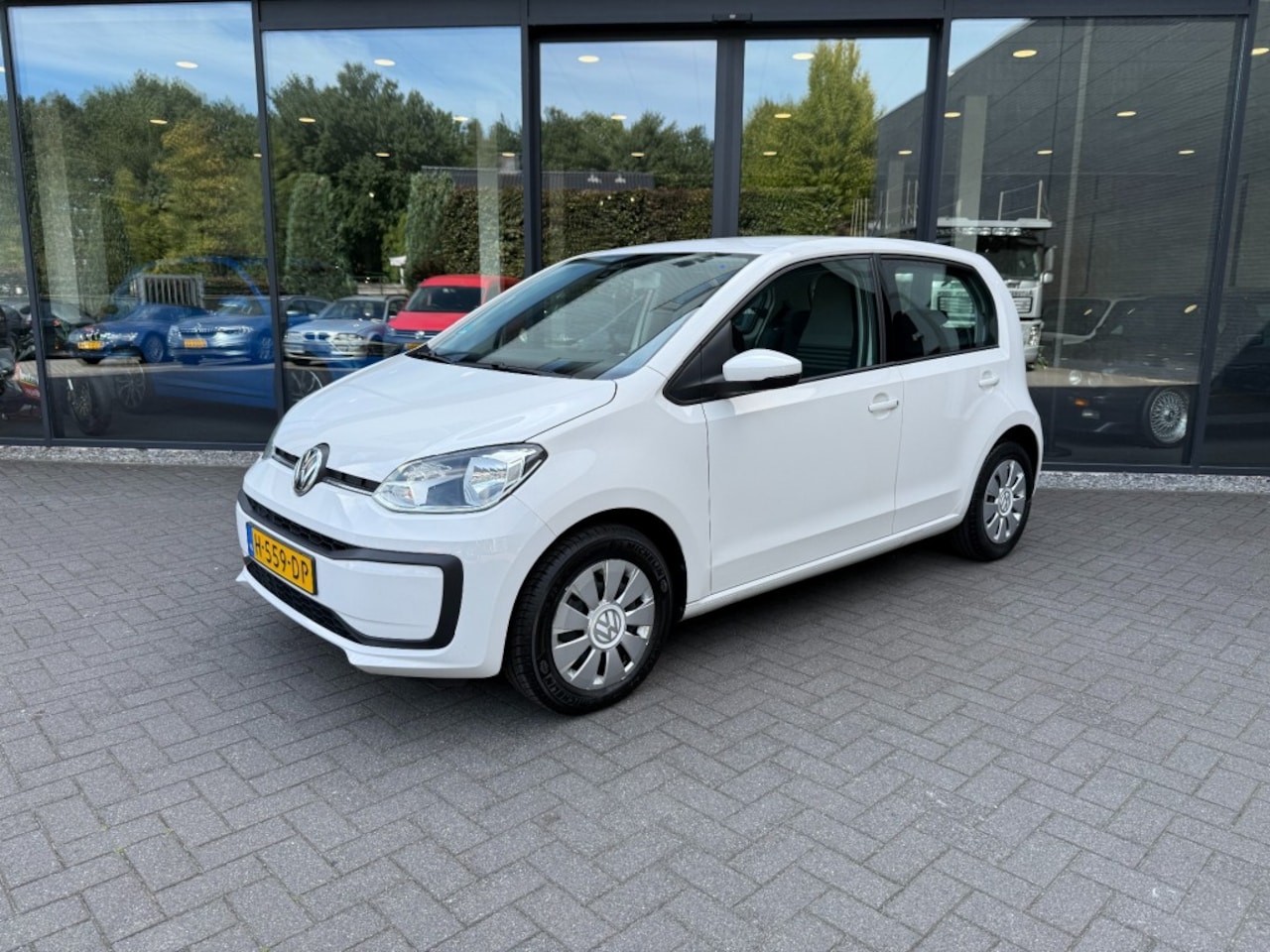 Volkswagen Up! - 1.0 BMT move up! 1.0 BMT MOVE UP! 5-drs,1e Eig,Airco,Navi,Elekt Pakket,DAB,Dealer OH, - AutoWereld.nl