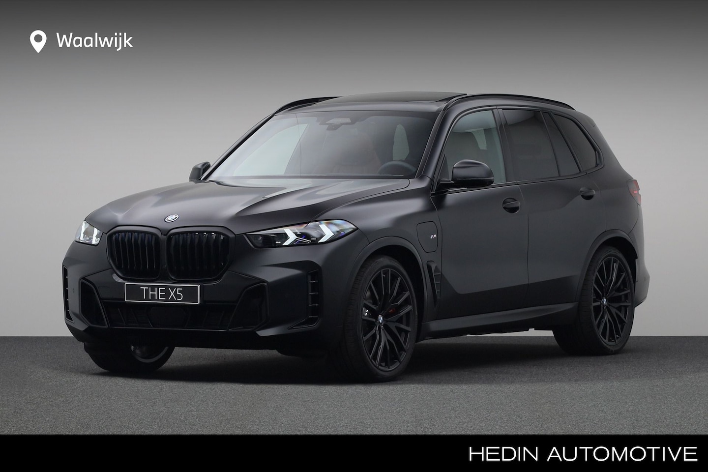 BMW X5 - xDrive50e individual frozen black metallic Sportpakket pro M sportstoelen - AutoWereld.nl