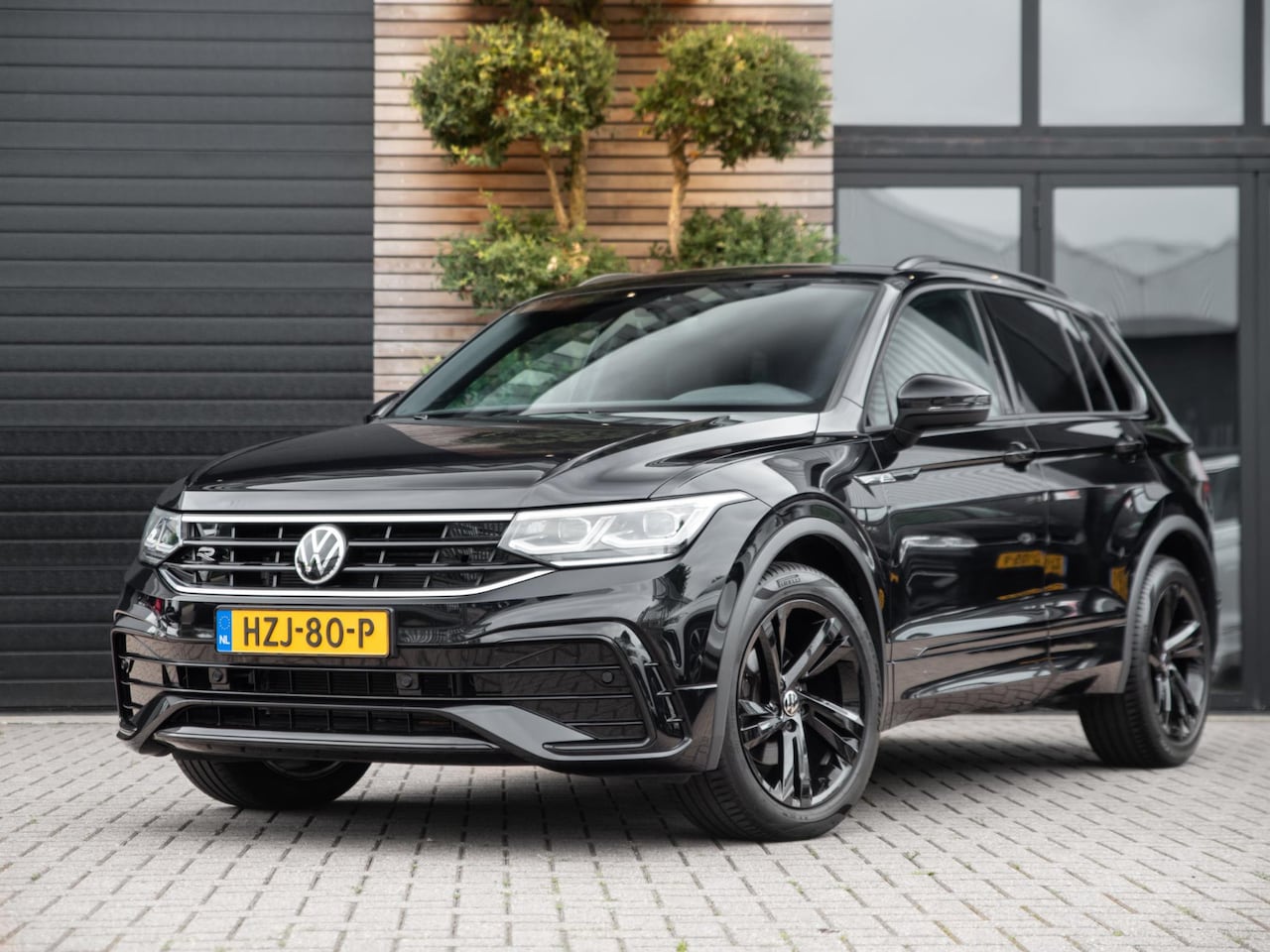 Volkswagen Tiguan - 1.5 R-Line Business+ Black Edition ACC IQ Trekhaak - AutoWereld.nl