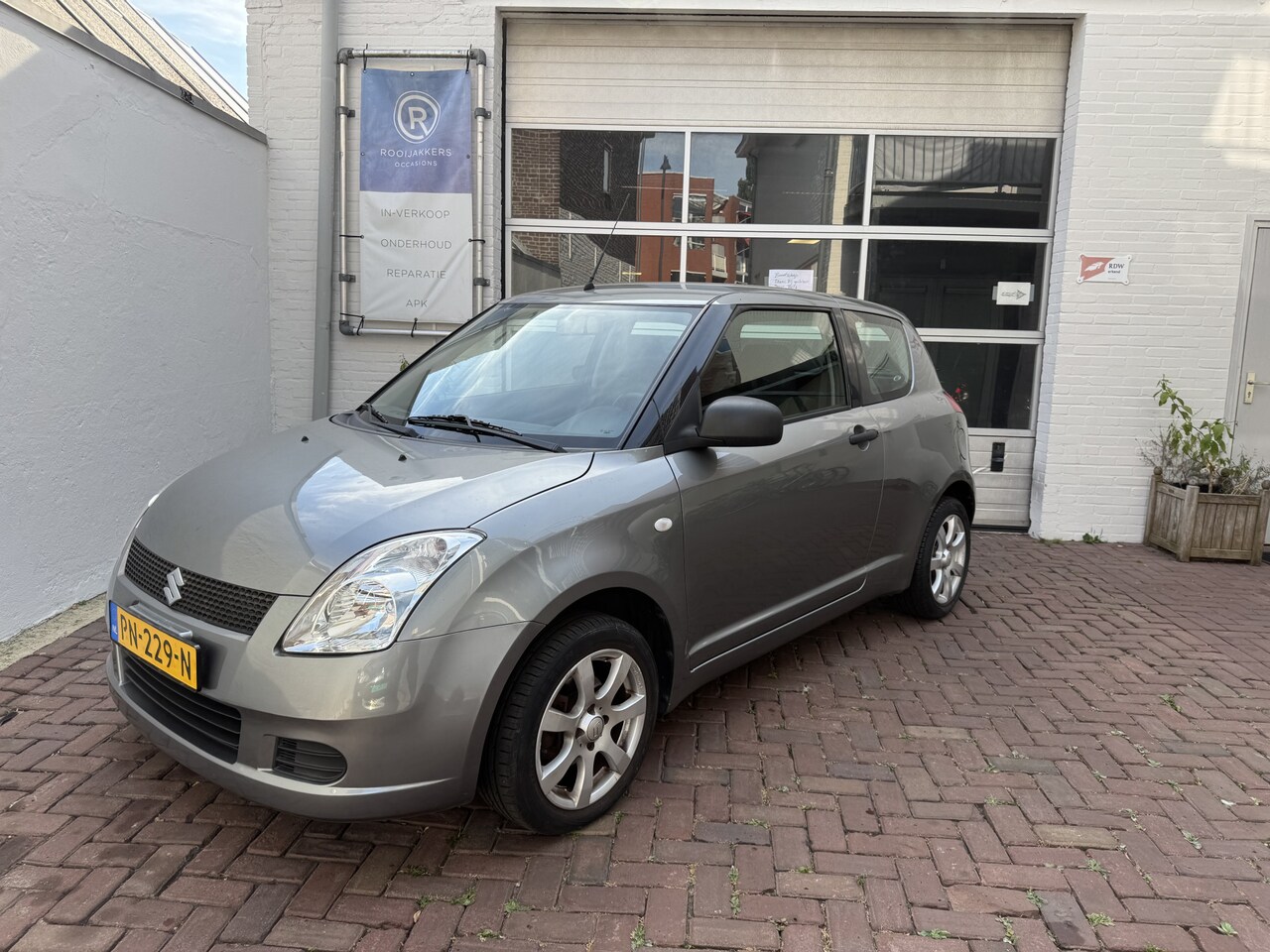 SUZUKI SWIFT