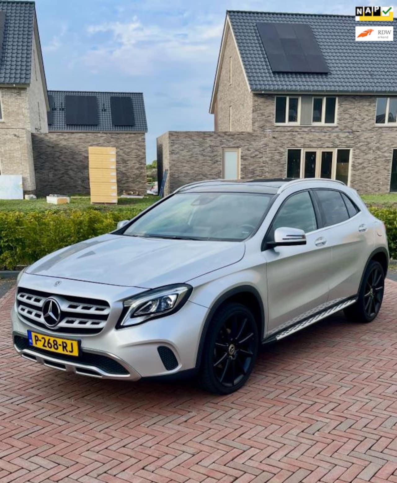 Mercedes-Benz GLA-Klasse - 180 Premium Plus| Carplay | DAB| Panoramadak| AMG pakket - AutoWereld.nl