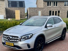 Mercedes-Benz GLA-Klasse - 180 Premium Plus| Carplay | DAB| Panoramadak| AMG pakket