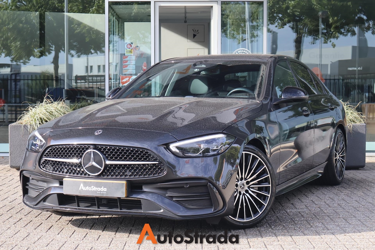 Mercedes-Benz C-klasse - C180 AMG-Line 170pk | Carplay | Camera | Sfeer | Cruise | Climate | Navi | Stoelverwarming - AutoWereld.nl