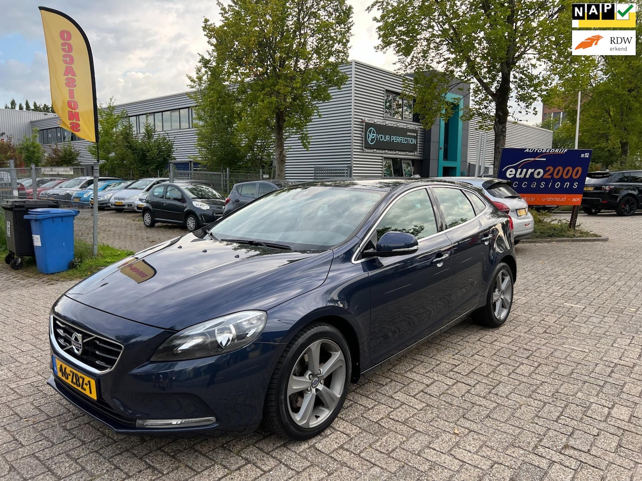 Volvo V40 - 1.6 T4 Momentum - AIRCO - CAMERA - 180 PK ! - AutoWereld.nl