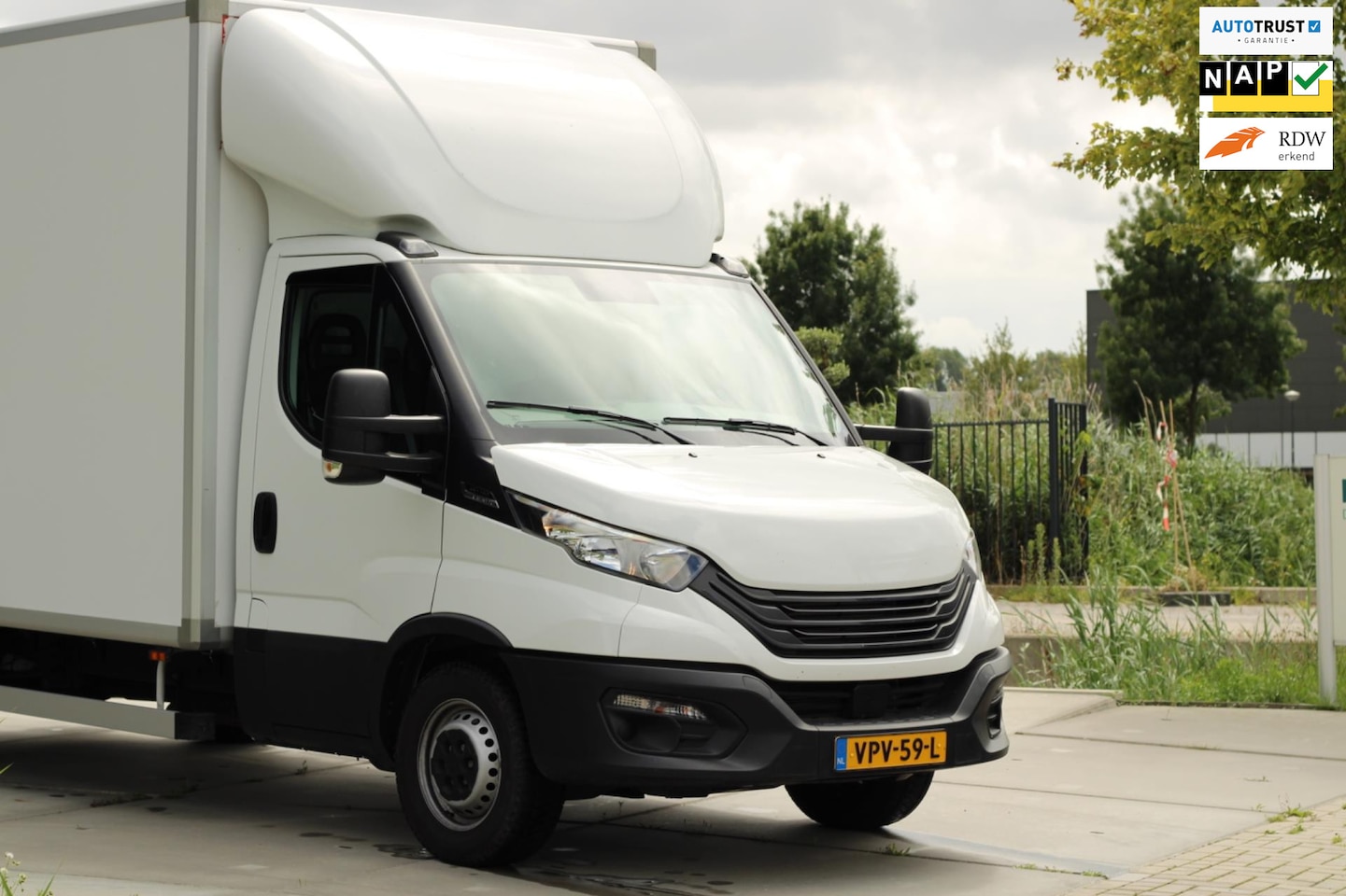 Iveco Daily - Zo goed als nieuwe bakwagen met Laadklep AUTOMAAT| Navi| 17.000 km |Camera|3zits| - AutoWereld.nl