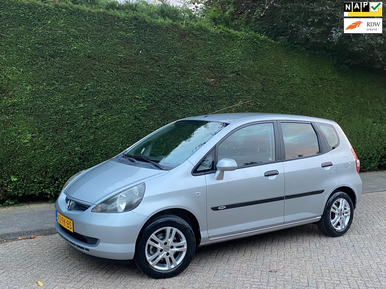 Honda Jazz - 1.4 AUTOMAAT/AIRCO KOUD/RIJDT GOED/PDC/APK 8-2026 - AutoWereld.nl