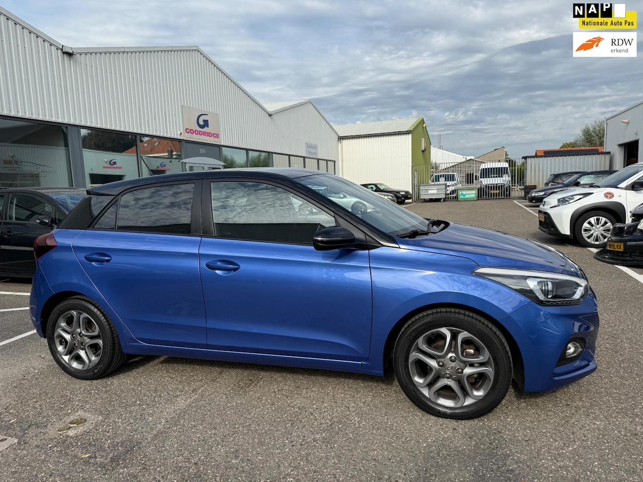 Hyundai i20 - 1.2 Premium | CARPLAY | PARKEERSENSOREN | CRUISE CONTROL | CAMERA | DEALER ONDERHOUDEN | A - AutoWereld.nl