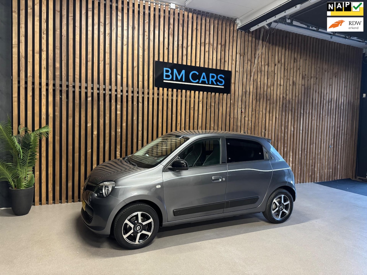 Renault Twingo - 1.0 SCe Limited Airco, Pdc, Nieuwe APK - AutoWereld.nl