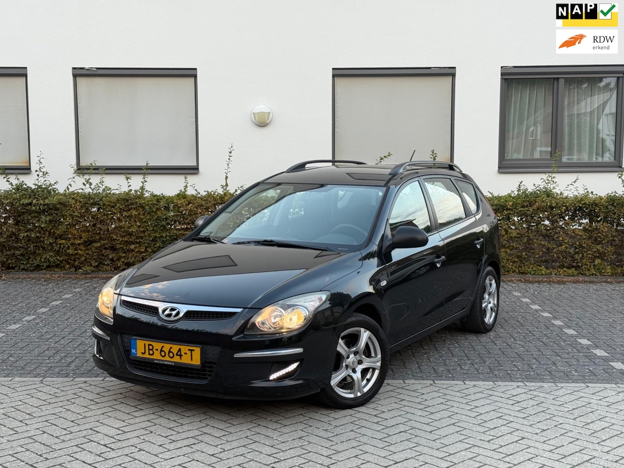 Hyundai i30 CW - 1.6i Dynamic Business NAP AIRCO APK - AutoWereld.nl