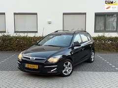 Hyundai i30 CW - 1.6i Dynamic Business NAP AIRCO APK