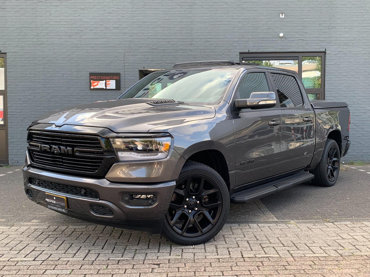 Dodge Ram 1500 - Sport Night 5.7L 401pk LPG 4X4 Deelb. Achterklep 360cam - AutoWereld.nl