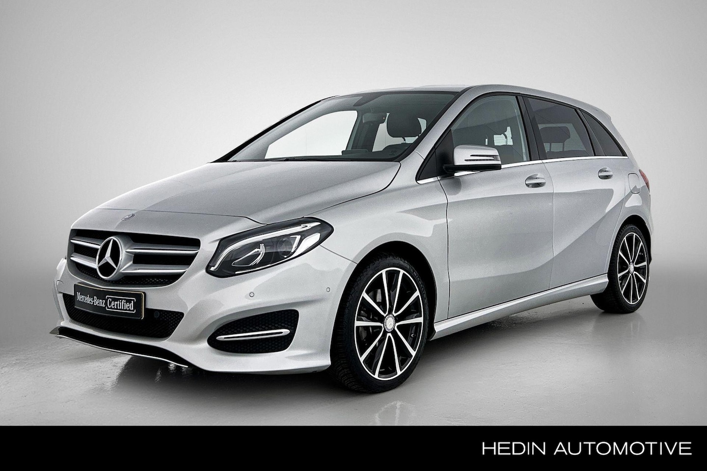 Mercedes-Benz B-klasse - B 180 Automaat Urban Line | Ambition Pakket | Trekhaak | LED | Parktronic | Navigatie | Ai - AutoWereld.nl