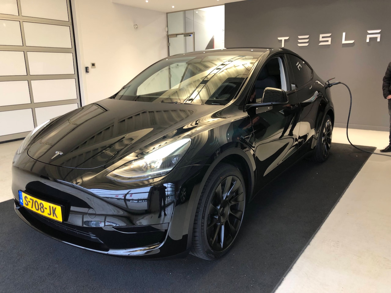 Tesla Model Y - RWD Zwarte velgen - AutoWereld.nl