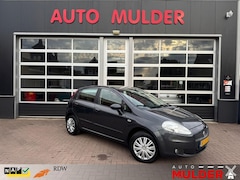 Fiat Punto - GRANDE 1.4 8V DYNAMIC / TREKHAAK / CRUISECONTROL / AIRCO / APK NIEUW