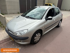Peugeot 206 - 1.4 XT Automaat 5-deurs Airco 2005 Prima auto nog