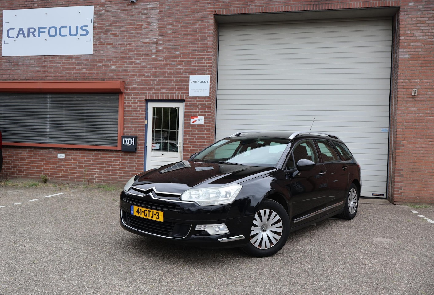 Citroën C5 Tourer - 2.0 16V Comfort APK 3e eigenaar PDC Cruise Airco Trekhaak NAP - AutoWereld.nl