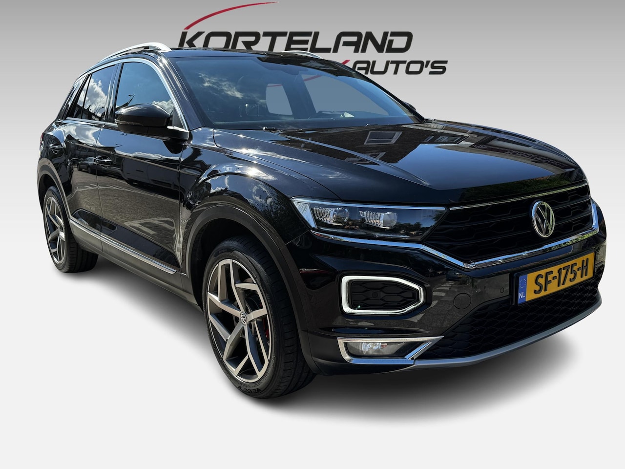 Volkswagen T-Roc - 2.0 TSI 4Motion Sport Panoramadak leer trekhaak - AutoWereld.nl