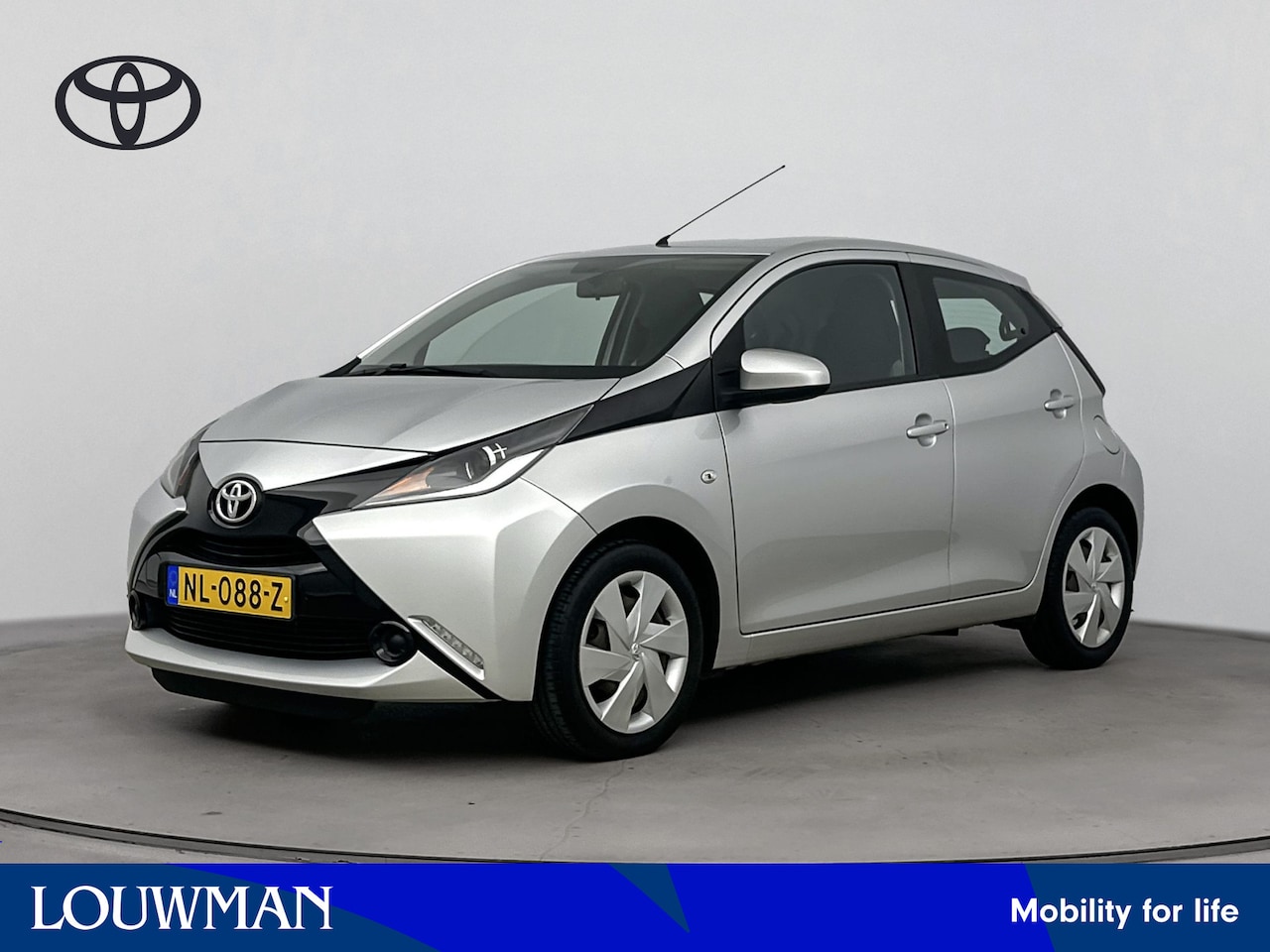 Toyota Aygo - 1.0 VVT-i x-play Limited 5-Drs | Airco | Metallic Lak | 12 maanden BOVAG garantie | - AutoWereld.nl