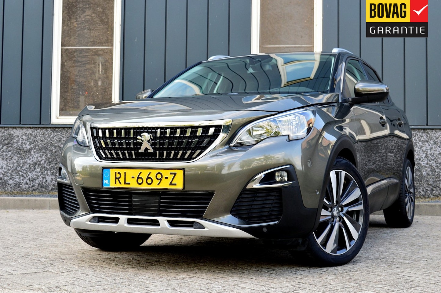 Peugeot 3008 - 1.2 PureTech Blue Lease Premium Rijklaarprijs-Garantie Navigatie trekhaak Camera Airco Led - AutoWereld.nl