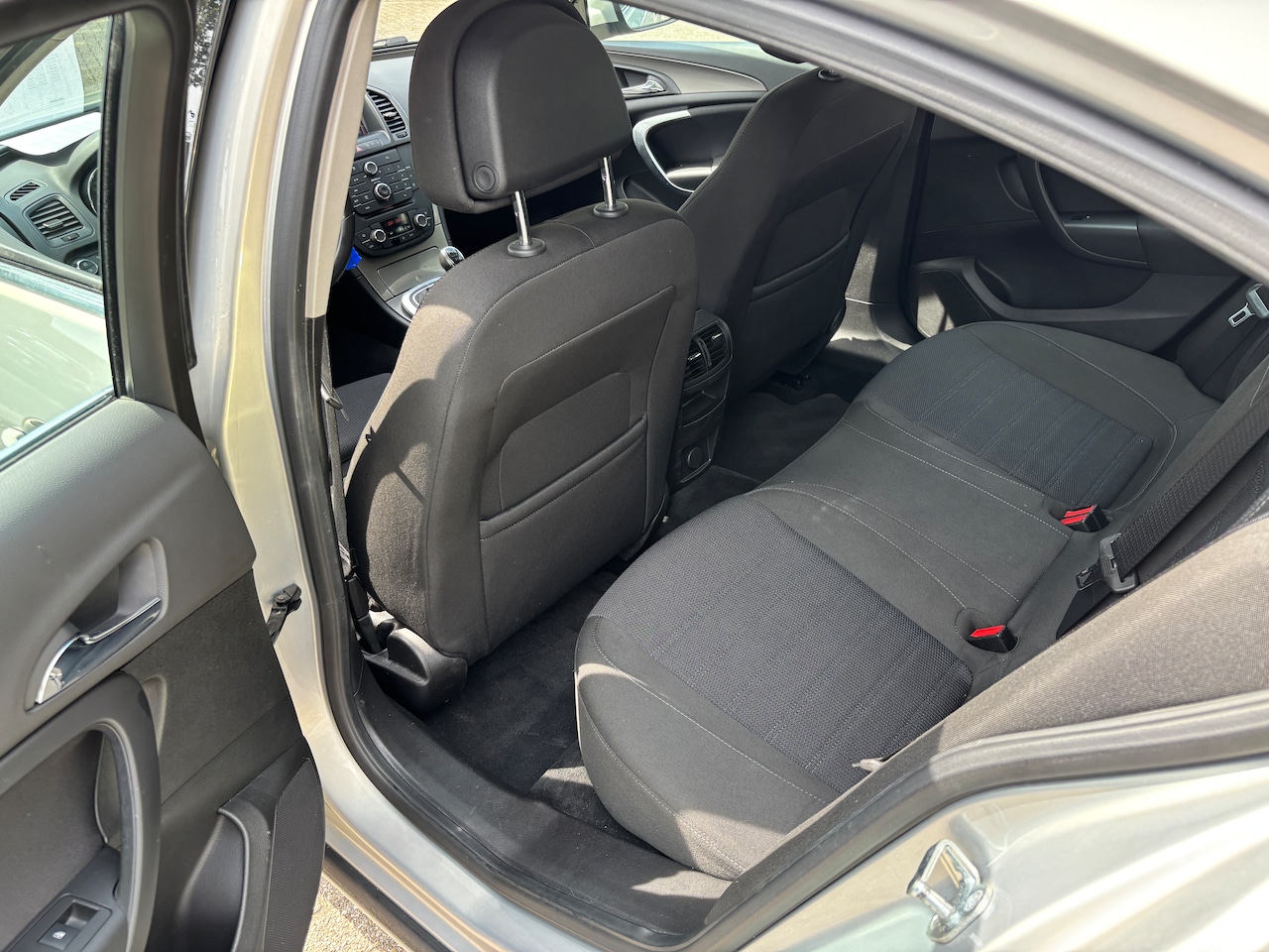 Opel Insignia - 2.0 T Sport 4x4 | 220pk. Navi. Trekh. 1800kg trekgewicht.