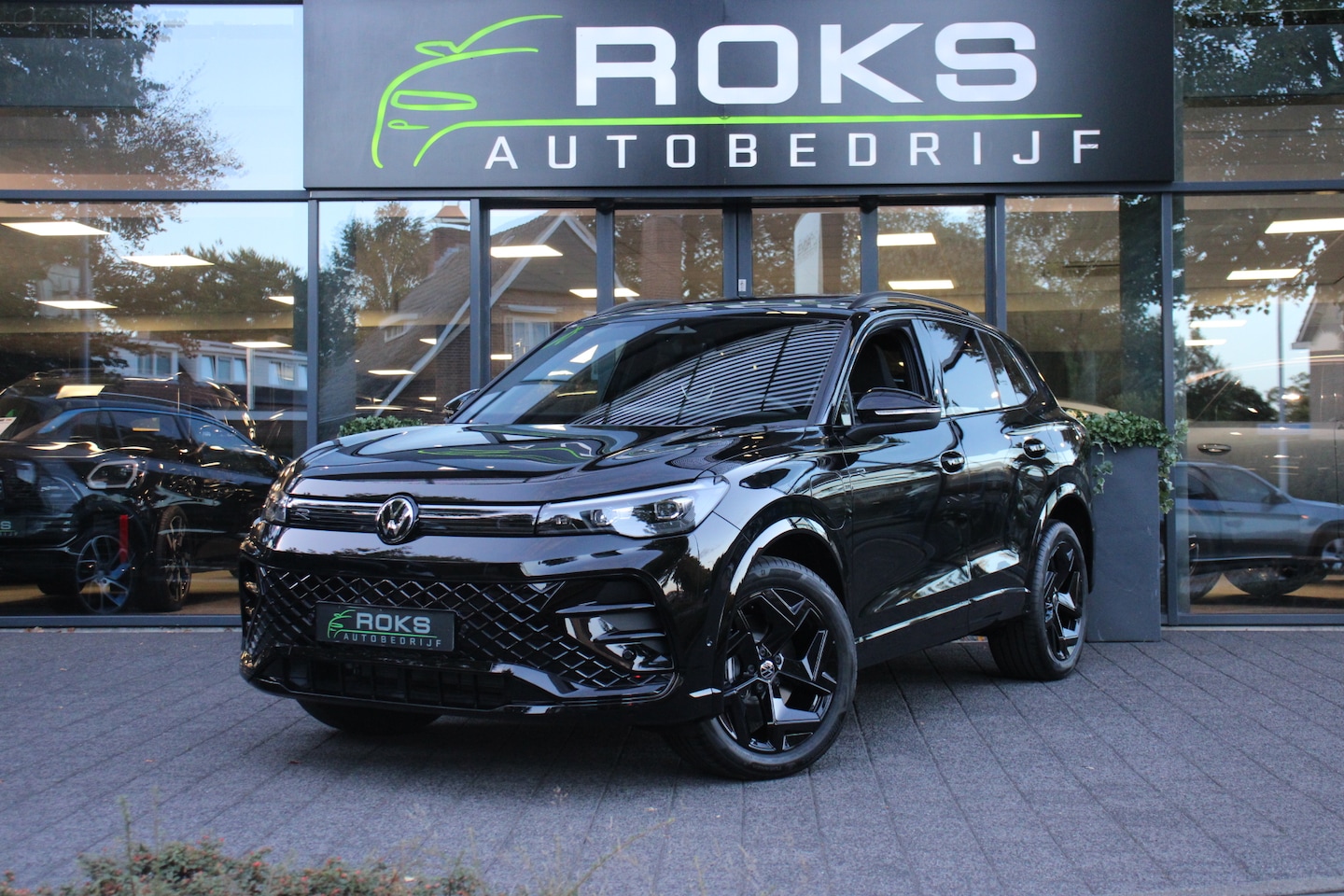 Volkswagen Tiguan - 1.5 eHybrid 272pk R-Line Edition Black Style Nieuw - AutoWereld.nl