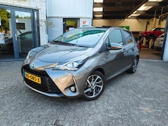 Toyota Yaris - 1.5 Hybrid Premium | Panorama dak |1ste eigenaar | NL auto | Camera | Navigatie