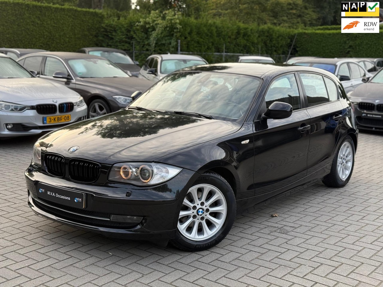 BMW 1-serie - 116i EffDyn. Ed. Business Line Ultimate Edition|Ketting vervangen|Xenon|Leder|Climate cont - AutoWereld.nl