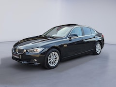 BMW 3-serie - 320i High Executive /Apple Carplay/Pano/HUD/Camera/Leder/Stoelverw./Parkeersens.V+A/Flippe
