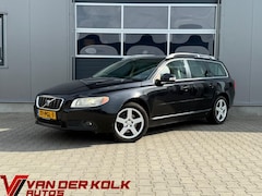 Volvo V70 - 2.4 D5 Momentum Automaat Leder Xenon Trekhaak Climate