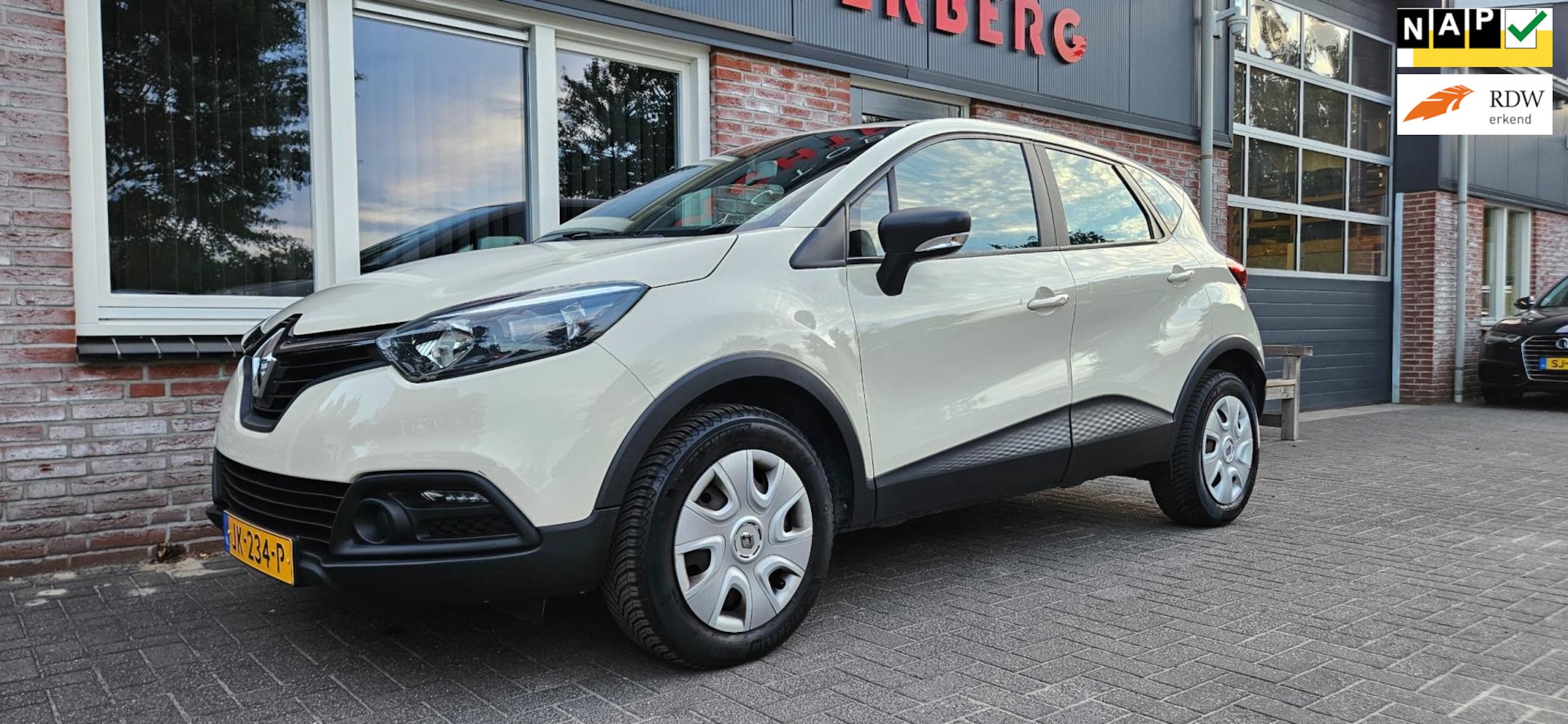 Renault Captur - 0.9 TCe Authentique Airco! Cruise Control! Dealer Onderhouden! NAP! Nette Auto! - AutoWereld.nl