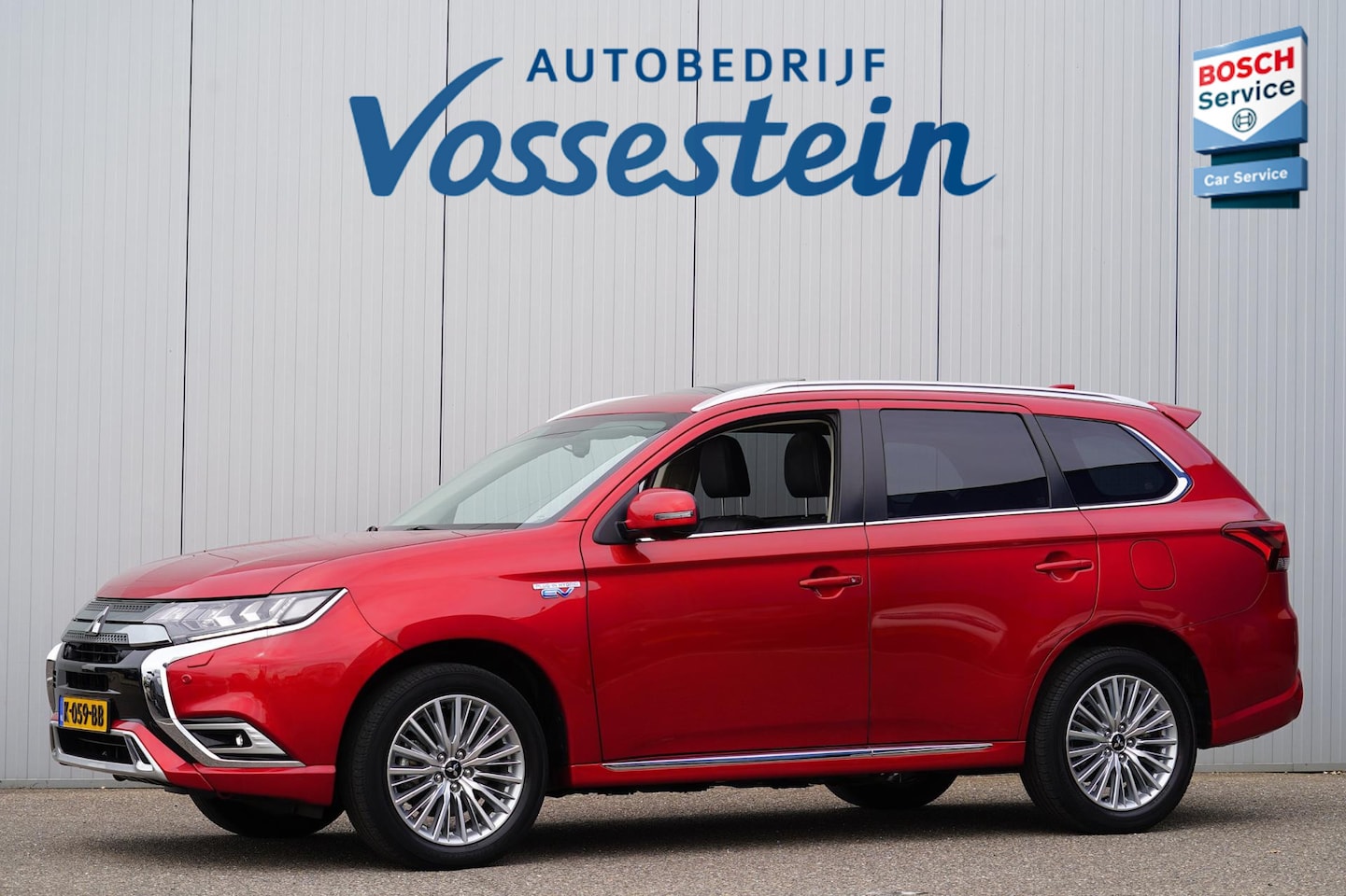 Mitsubishi Outlander - 2.4 PHEV Intense+ / Schuifdak / Trekhaak / Power Sound System / Camera / 104dkm! - AutoWereld.nl