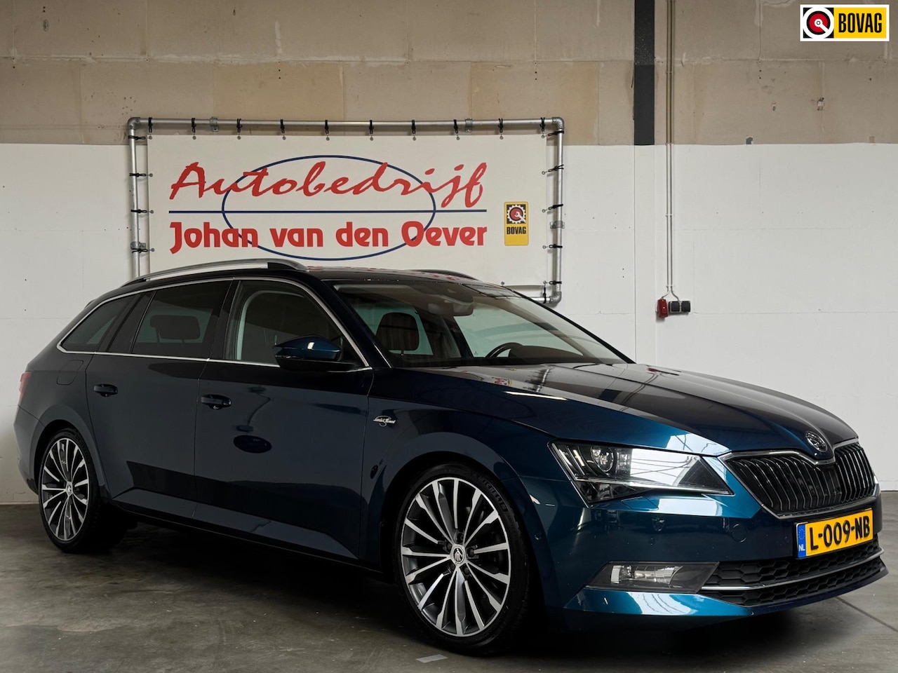 Skoda Superb Combi - 2.0 TDI 4x4 Laurin & Klement Business|Pano schuifdak|Automaat| - AutoWereld.nl