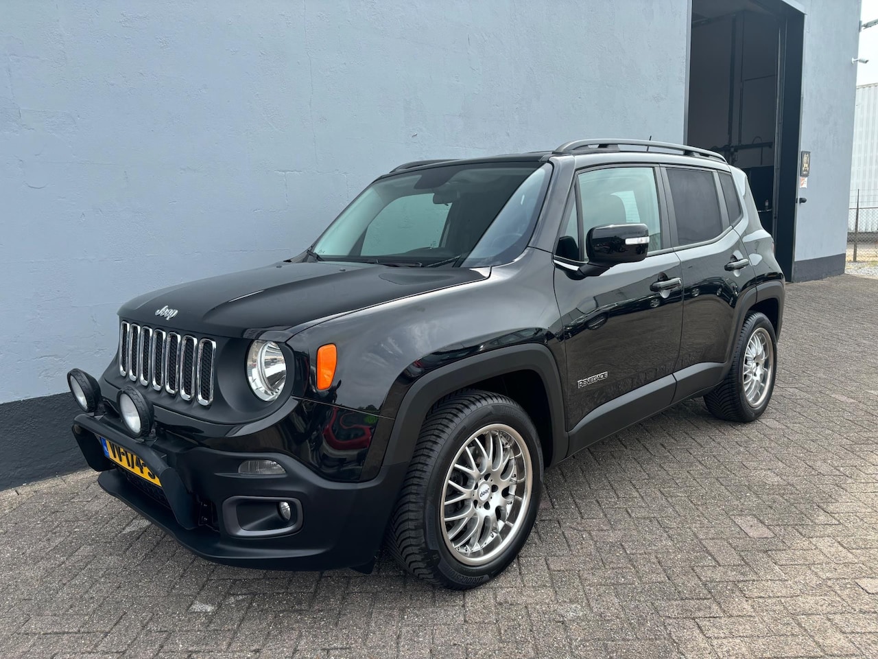 Jeep Renegade - 1.6 E-torq Sport - Navigatie - AutoWereld.nl