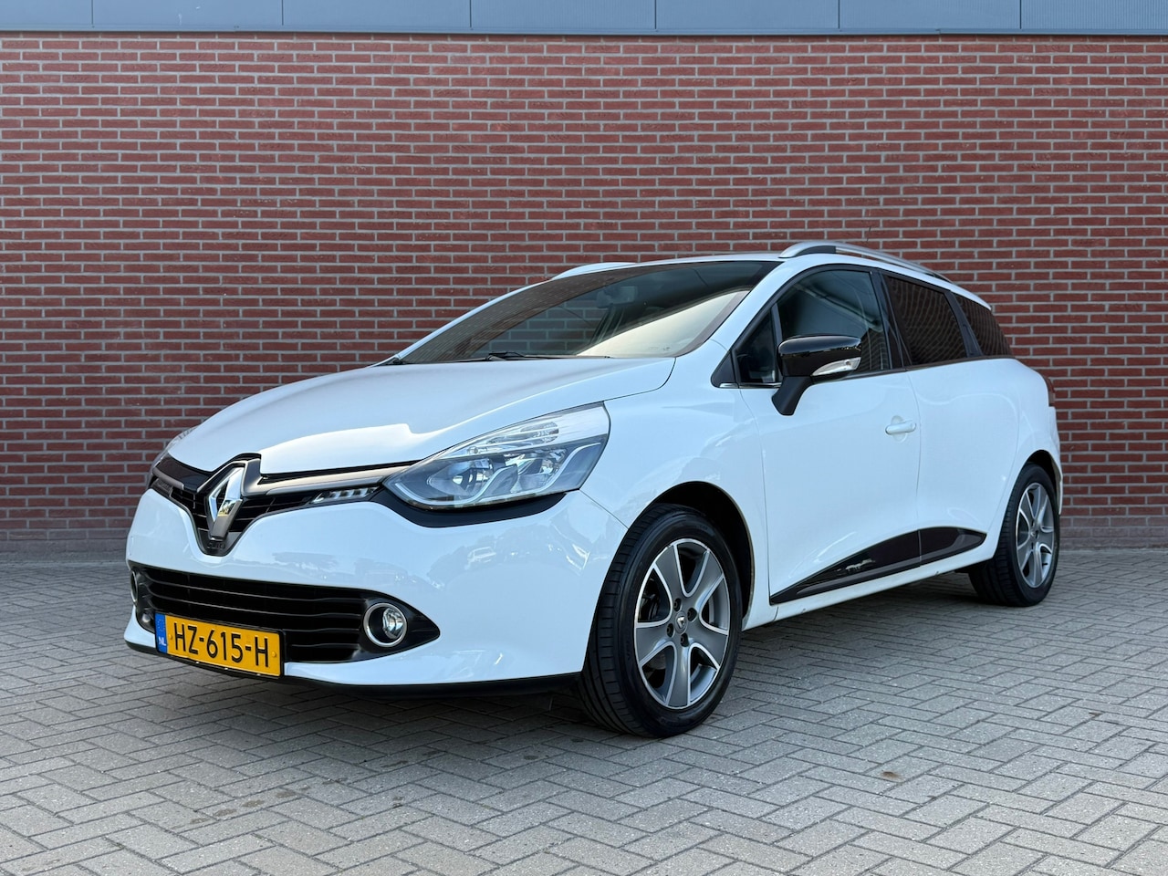 Renault Clio Estate - 0.9 TCe Night&Day / NAP / Airco / Cruise / Parkeersensoren - AutoWereld.nl