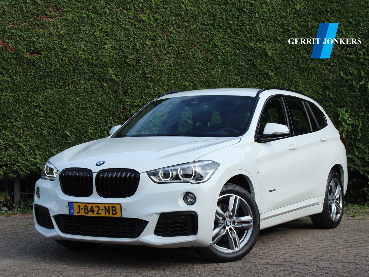 BMW X1 - sDrive18i Executive M Sport | Trekhaak - AutoWereld.nl