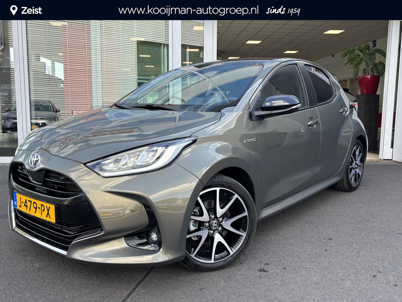 Toyota Yaris - 1.5 Hybrid Executive Panorama dak | Blind spot | Parkeersensoren V+A | Half leder | Trekha - AutoWereld.nl