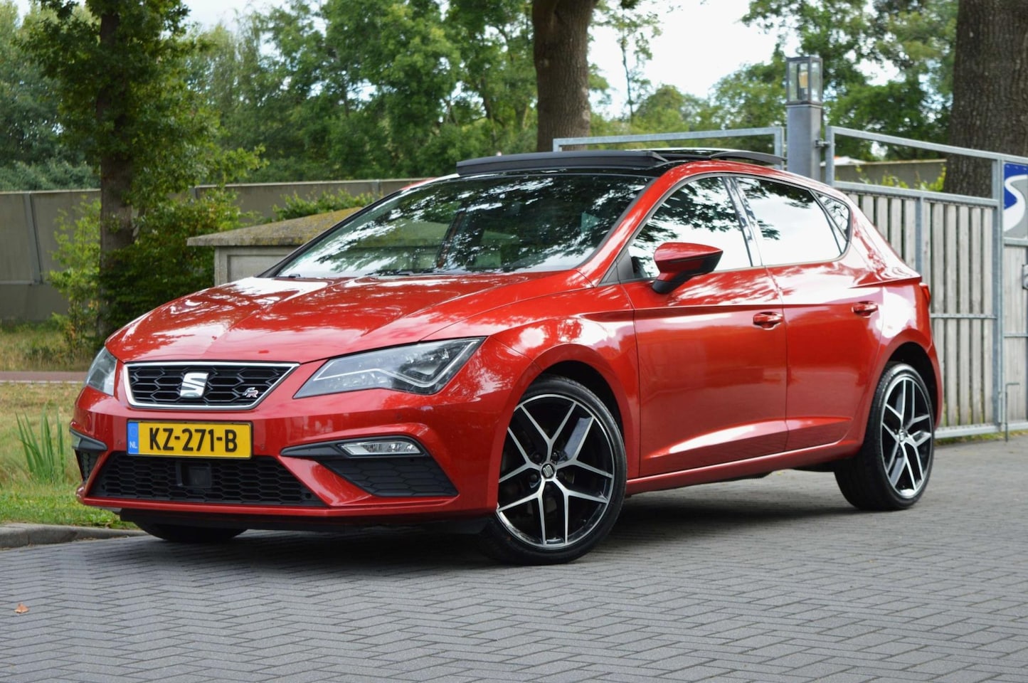 SEAT Leon - 1.4 EcoTSI FR | Automaat | Navi | Pano | Trekhaak | Camera - AutoWereld.nl