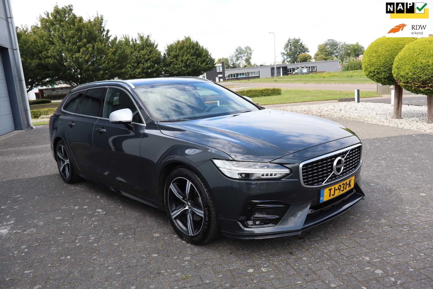 Volvo V90 - R-Design 2.0 D3 Automaat/airco - AutoWereld.nl
