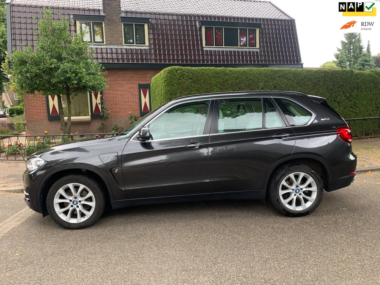 BMW X5 - XDrive40e 313 PK Aut luchtvering leder xenon navigatie - AutoWereld.nl