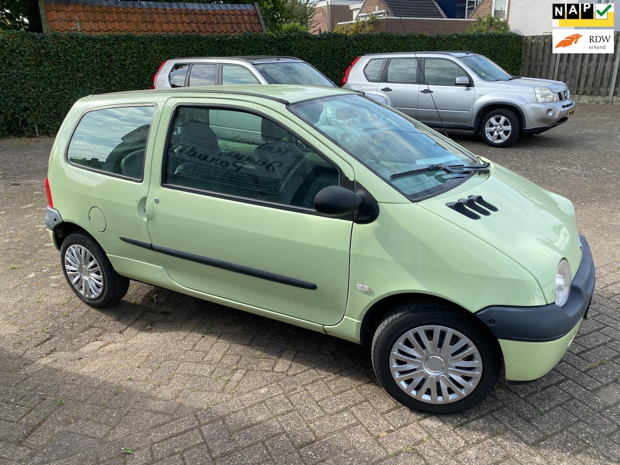 Renault Twingo - 1.2 Emotion 1.2 Emotion, zéér nette auto, youngtimer, goedkoop rijden, goede auto. - AutoWereld.nl