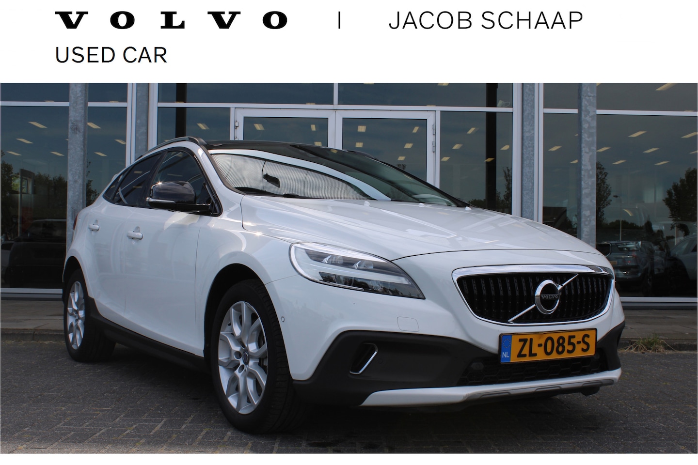 Volvo V40 Cross Country - T3 Automaat Polar+ Luxury | Panoramadak | DAB | Cruise control | Verw. Voorstoelen | Camer - AutoWereld.nl