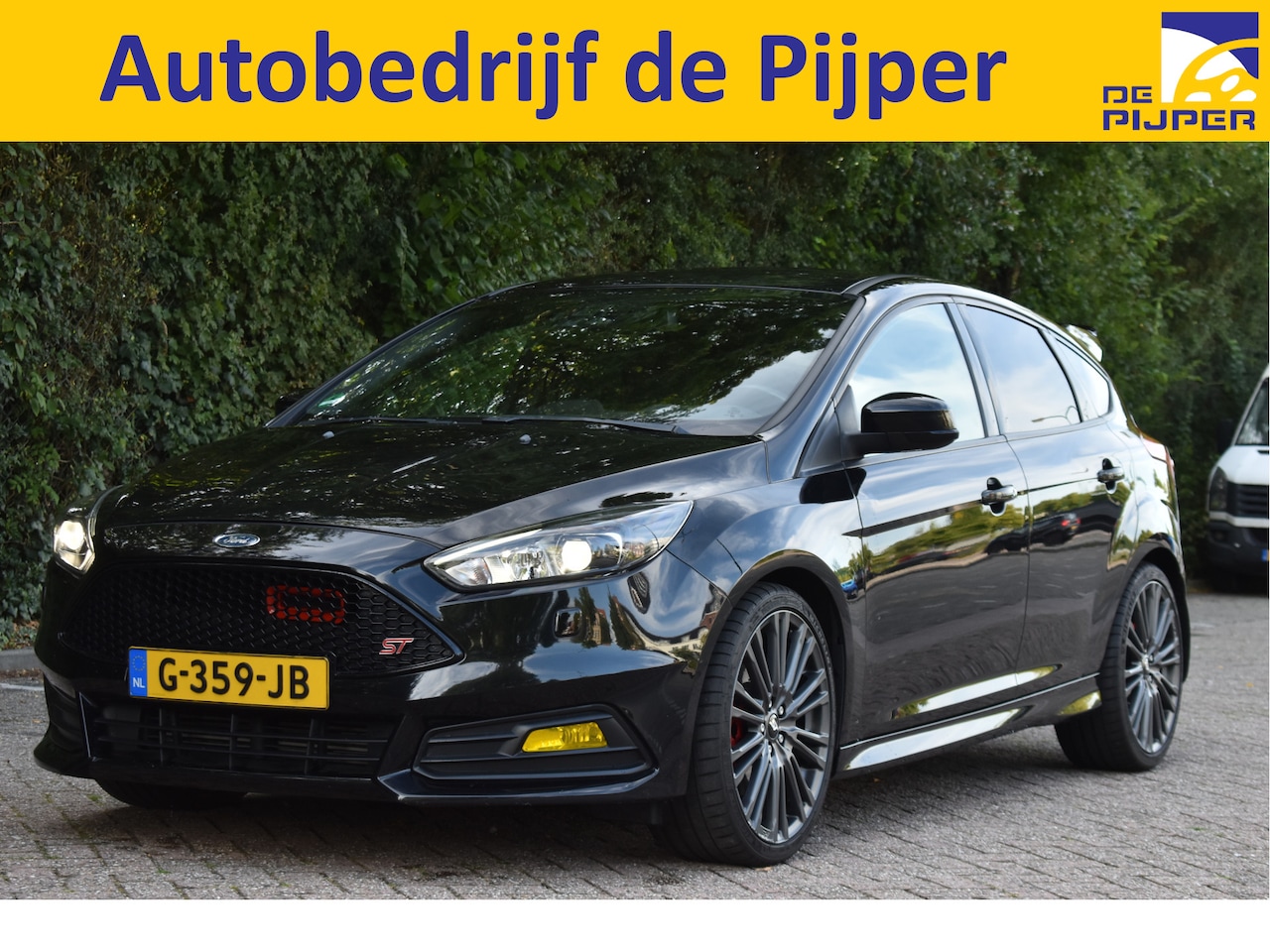 Ford Focus - 2.0 ST | Recaro | Camera | Keyless | Kleppensysteem uitlaat | Stuurverwarming | Onderh.his - AutoWereld.nl