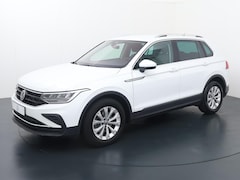 Volkswagen Tiguan - 1.5 TSI Life | 130 PK | Navigatiesysteem | Achteruitrijcamera | LED verlichting |