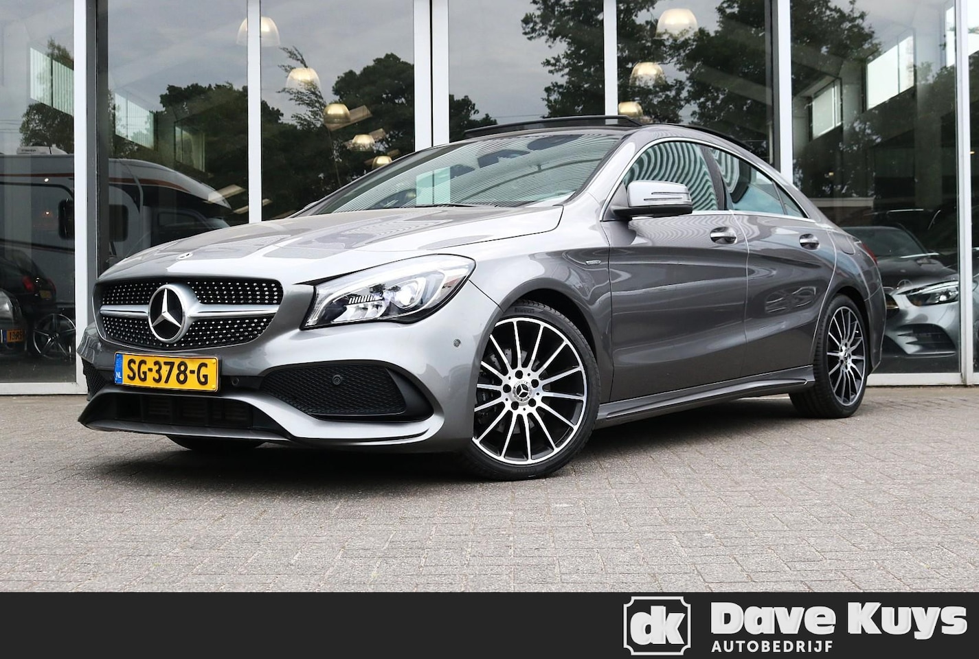 Mercedes-Benz CLA-Klasse - 180 AMG Panoramadak | Apple Carplay - AutoWereld.nl