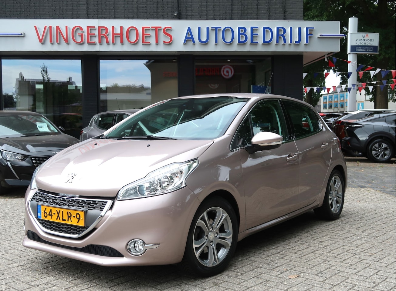 Peugeot 208 - 1.6 Benzine 120 pk. * Luxe Allure * Navigatie * L.M. Velgen * Climate & Cruise Control * T - AutoWereld.nl