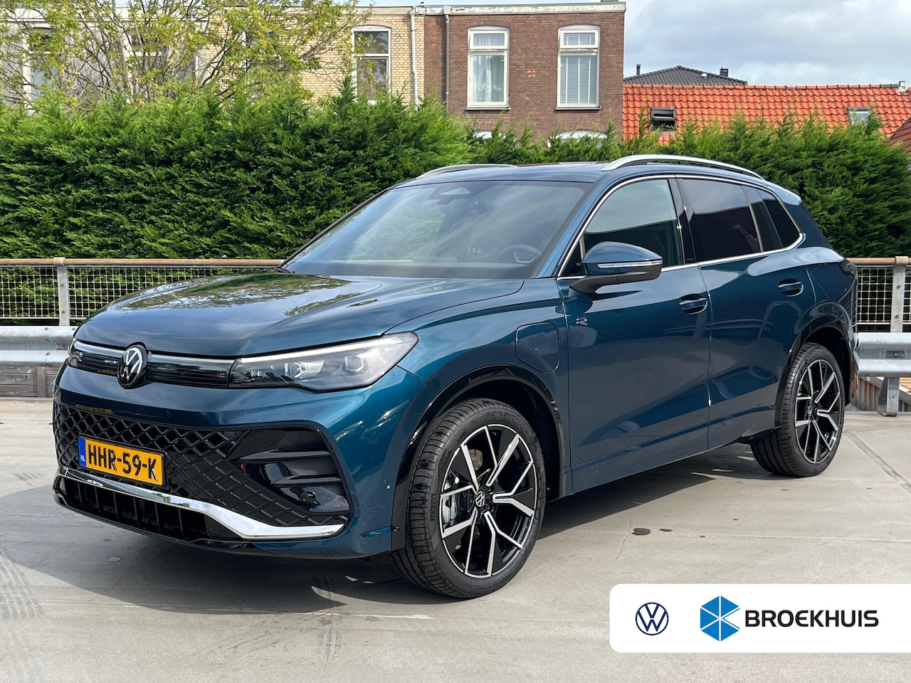 Volkswagen Tiguan - 1.5 eHybrid R-Line Edition | Panormadak | Stuur en stoelverwarming | Camera achter | Apple - AutoWereld.nl